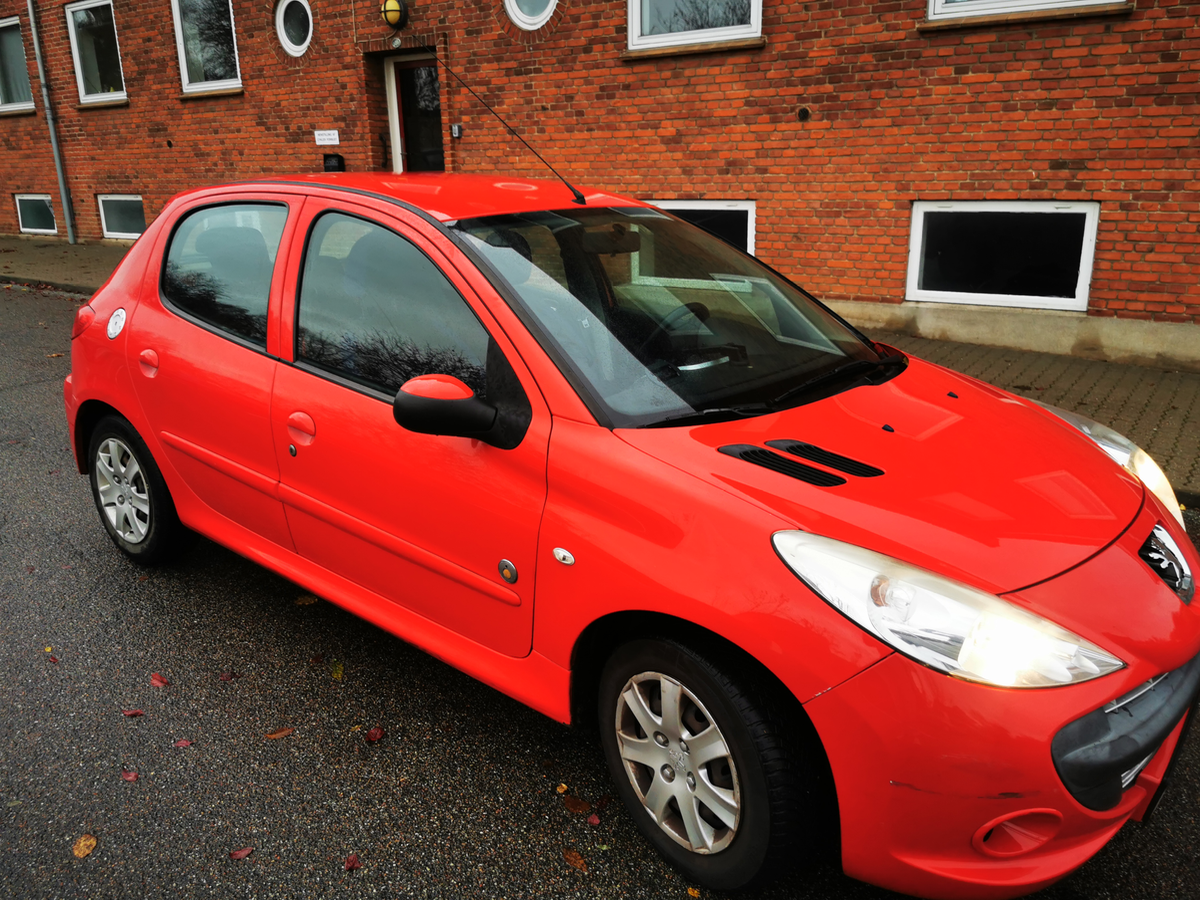 PEUGEOT 206+