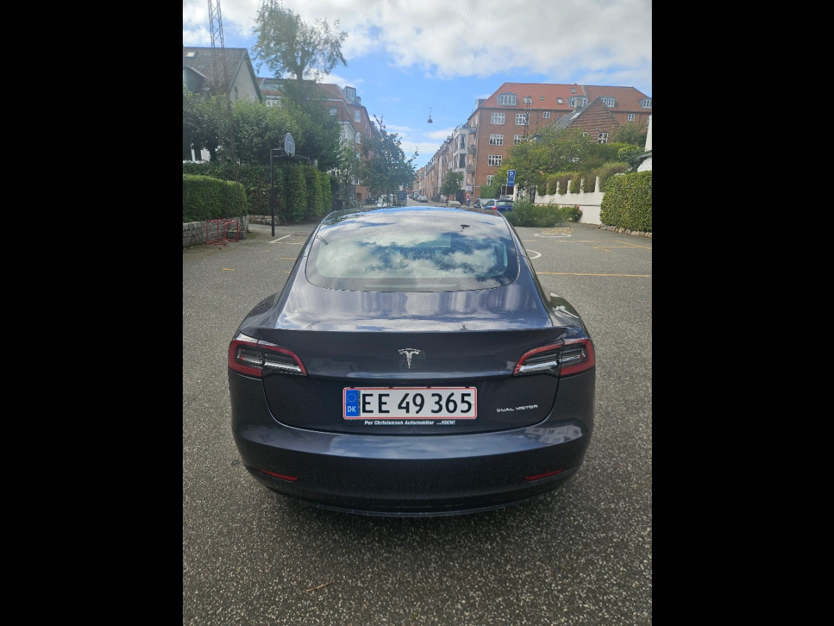 TESLA Model 3 1