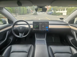 TESLA Model 3 Thumbnail 3