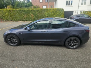 TESLA Model 3 Thumbnail 7