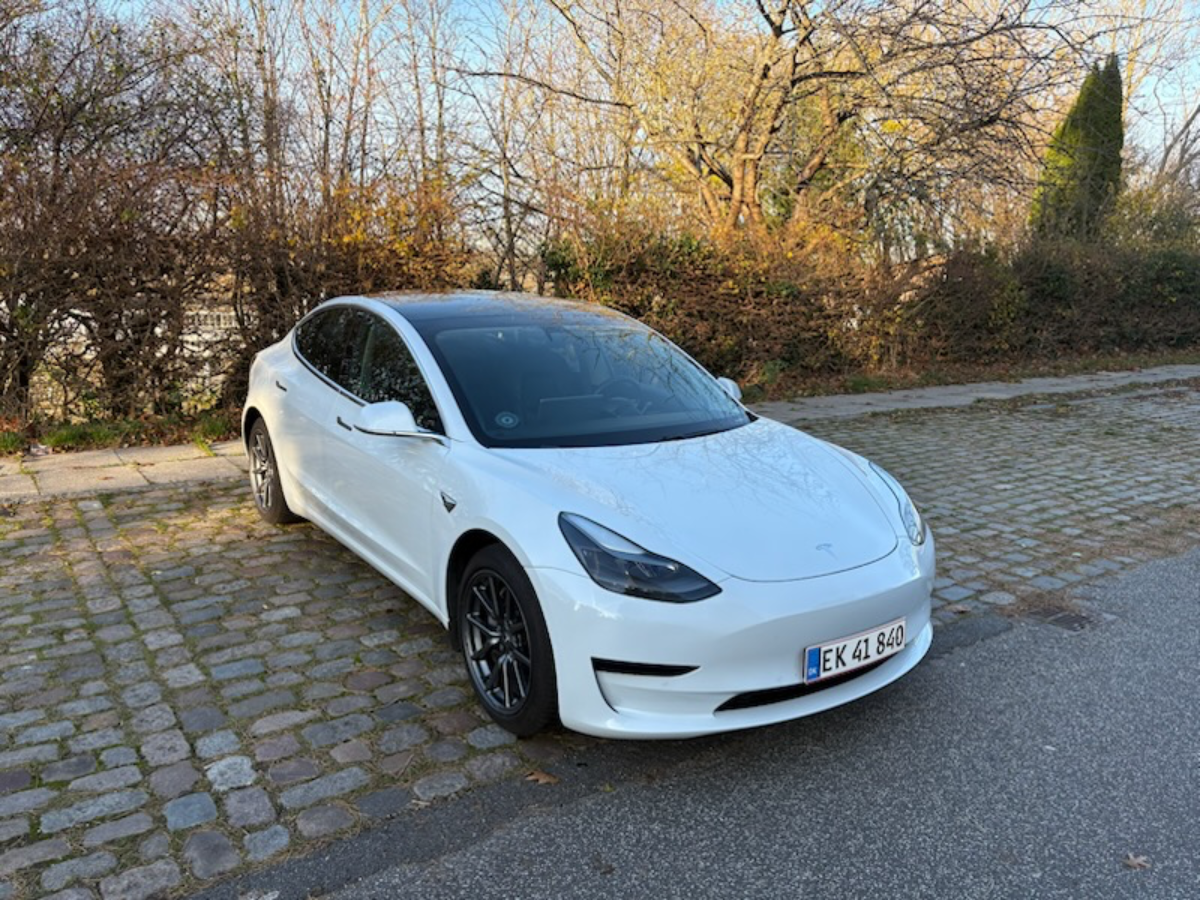 TESLA Model 3