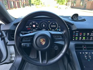 PORSCHE Taycan 4 Thumbnail 10