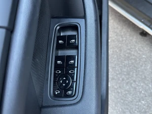 PORSCHE Taycan 4 Thumbnail 15