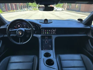 PORSCHE Taycan 4 Thumbnail 9