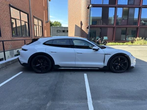 PORSCHE Taycan 4 Thumbnail 2