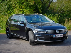 VOLKSWAGEN Passat Thumbnail 3