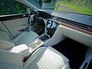 VOLKSWAGEN Passat Thumbnail 13