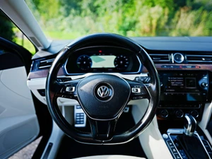 VOLKSWAGEN Passat Thumbnail 12