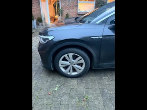 VW Id.4 Thumbnail 5