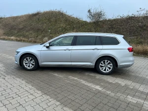 VW Passat Thumbnail 11