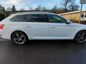 SKODA Superb Thumbnail 4