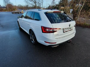 SKODA Superb Thumbnail 6