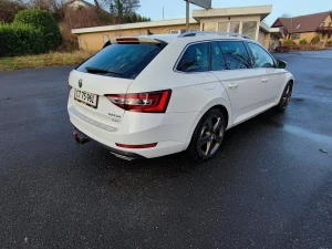 SKODA Superb Thumbnail 10