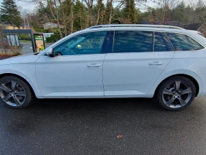 SKODA Superb Thumbnail 2