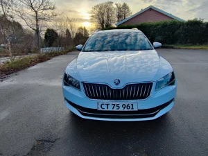 SKODA Superb Thumbnail 7