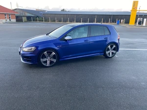 VOLKSWAGEN Golf Thumbnail 3