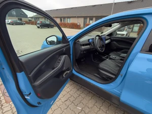 FORD Mustang Mach-E Thumbnail 8