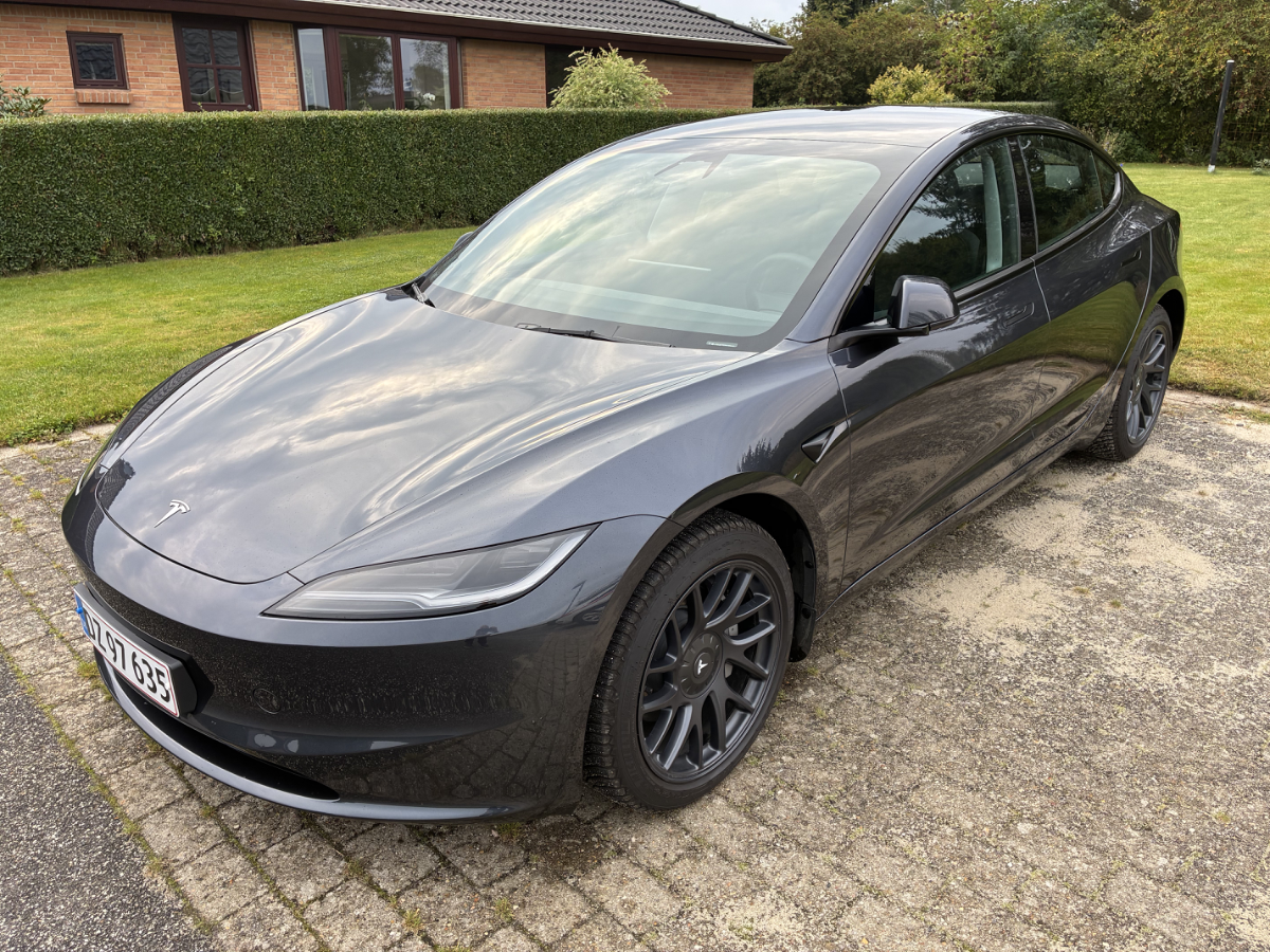TESLA Model 3