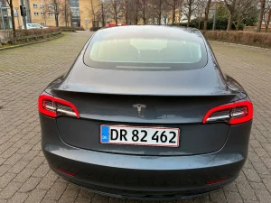 TESLA Model 3 Thumbnail 7