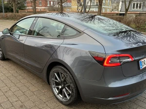 TESLA Model 3 Thumbnail 14