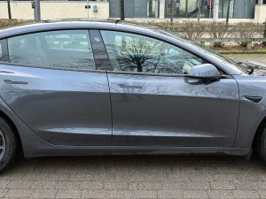 TESLA Model 3 Thumbnail 6