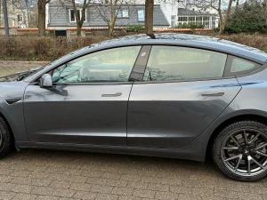 TESLA Model 3 Thumbnail 13