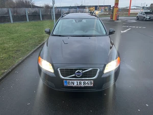 VOLVO V70 Thumbnail 2