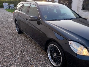 MERCEDES-BENZ E-Klasse Thumbnail 3