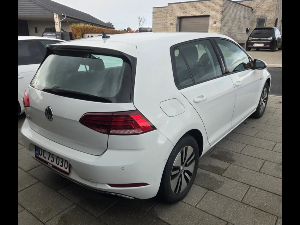 VOLKSWAGEN E-Golf Thumbnail 3