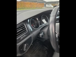 VOLKSWAGEN E-Golf Thumbnail 1