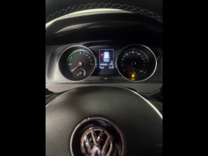 VOLKSWAGEN E-Golf Thumbnail 6