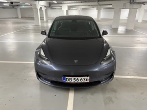 TESLA Model 3 Thumbnail 1