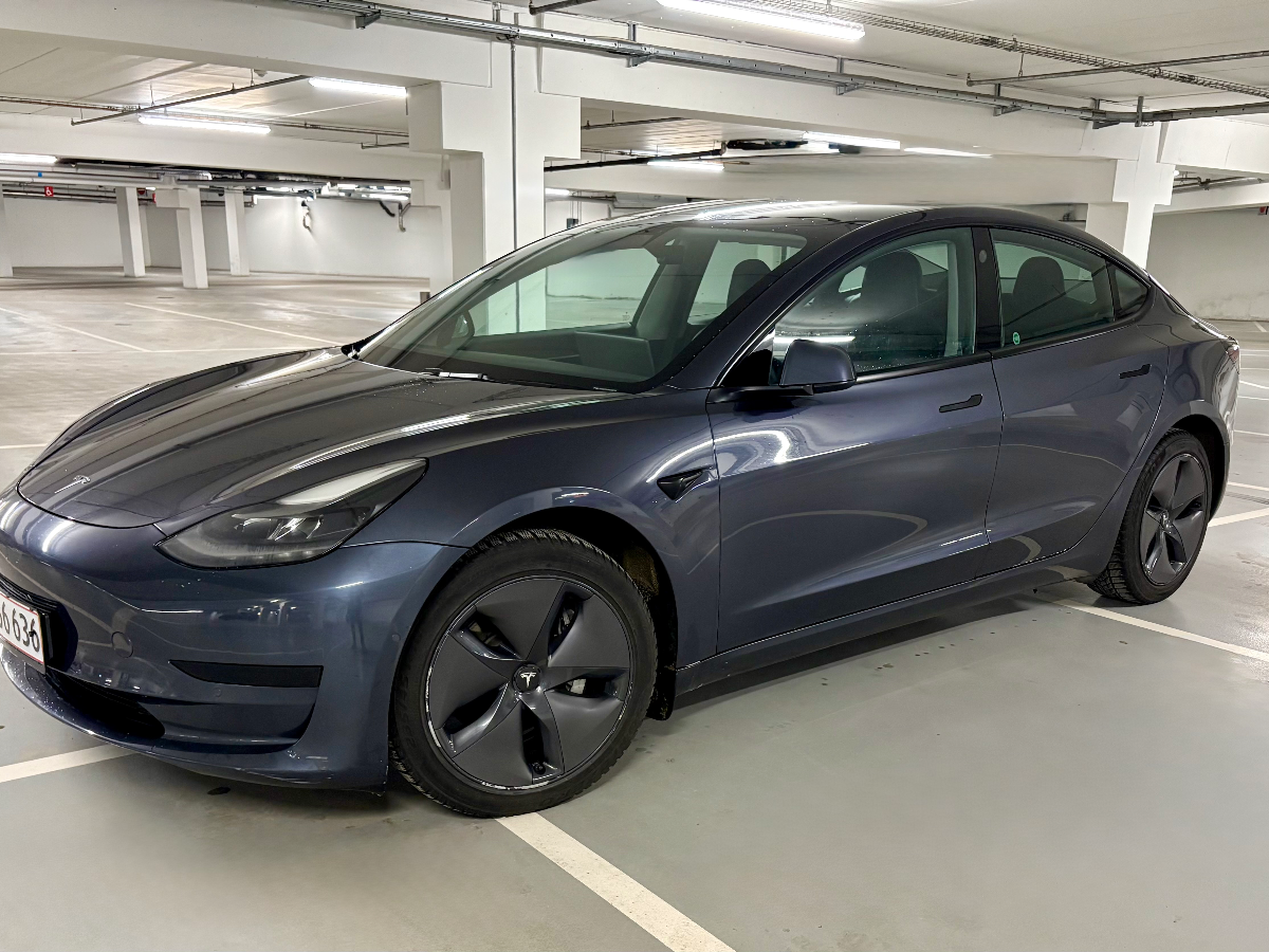 TESLA Model 3