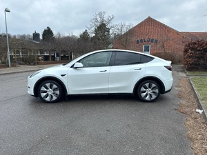 TESLA Model Y Thumbnail 10