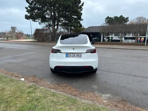 TESLA Model Y Thumbnail 6
