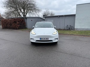 TESLA Model Y Thumbnail 2