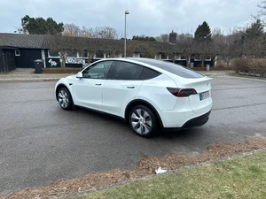 TESLA Model Y Thumbnail 7