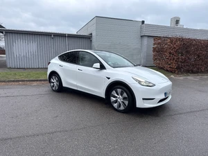 TESLA Model Y Thumbnail 3