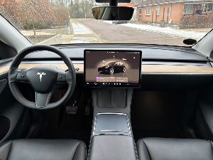 TESLA Model Y Thumbnail 7
