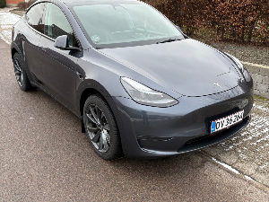 TESLA Model Y Thumbnail 4