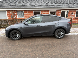 TESLA Model Y Thumbnail 9