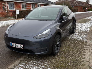TESLA Model Y Thumbnail 1
