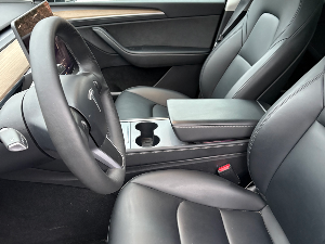 TESLA Model Y Thumbnail 6