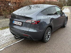 TESLA Model Y Thumbnail 11