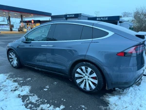 TESLA Model X Thumbnail 11