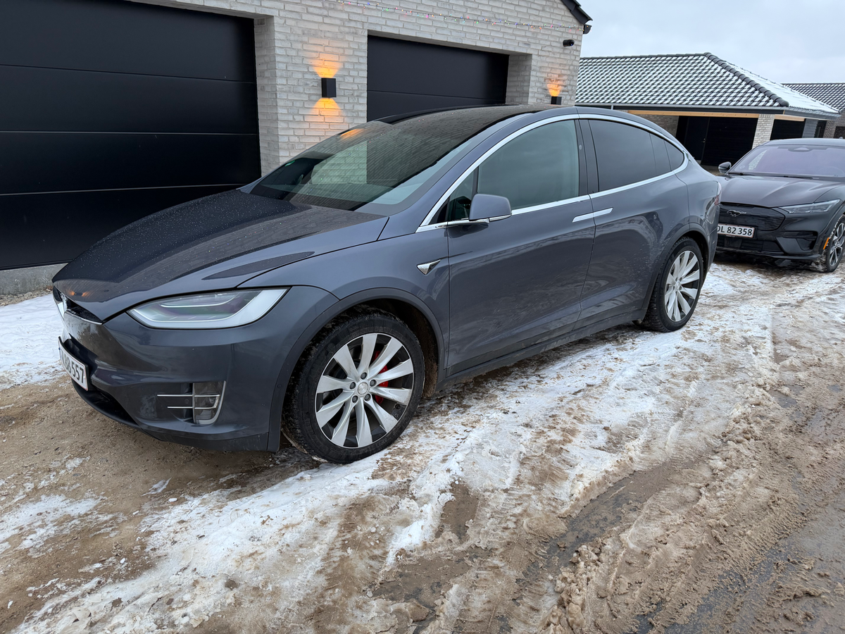 TESLA Model X