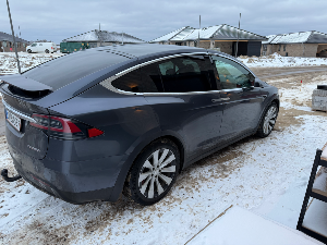 TESLA Model X Thumbnail 4