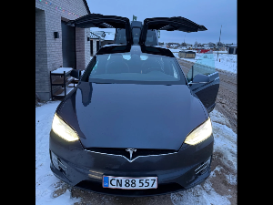 TESLA Model X Thumbnail 6