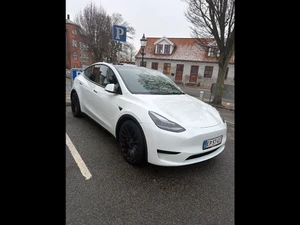 TESLA Model Y Thumbnail 1