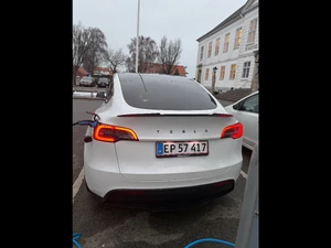 TESLA Model Y Thumbnail 3